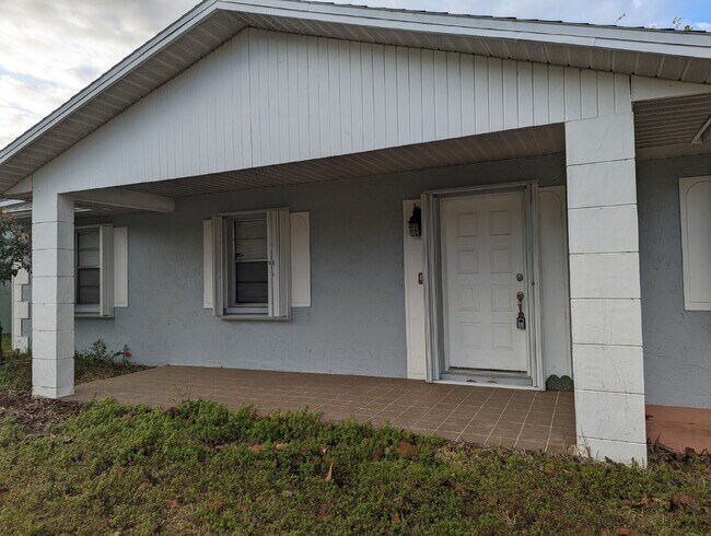 Foto del edificio - 3 Bedroom Home in Quiet Rockledge Suburb