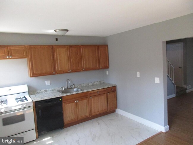 Building Photo - 2725 Uhler Ave