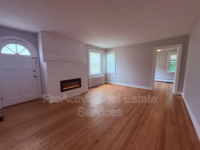 Building Photo - 3811 Chatham Cir