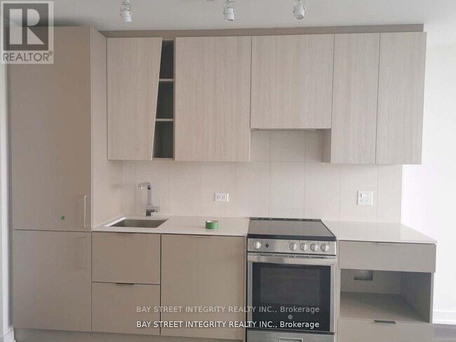 Photo du bâtiment - 3900-3900 Confederation Pkwy