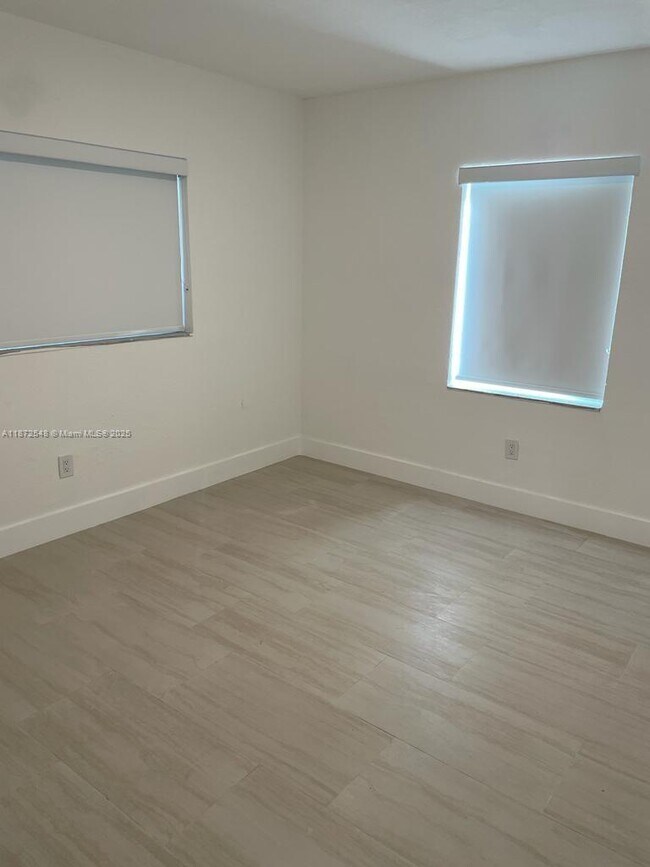 Foto del edificio - 556 E 12th St