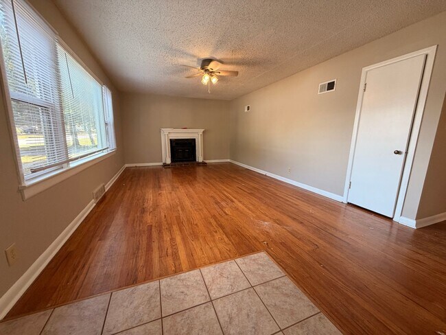 Building Photo - 1317 S Kentwood Ave