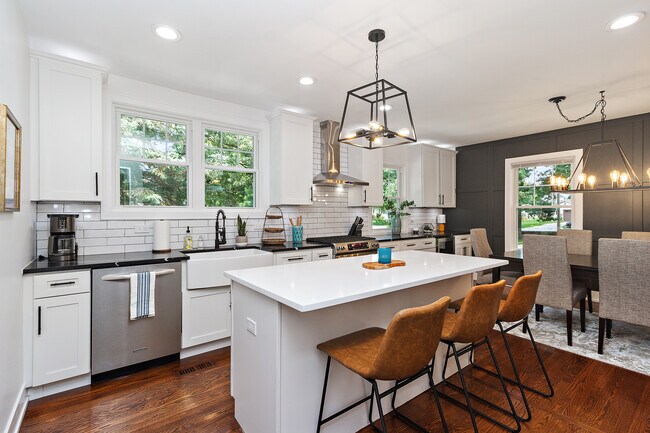 Foto del edificio - 724 Warner Ave