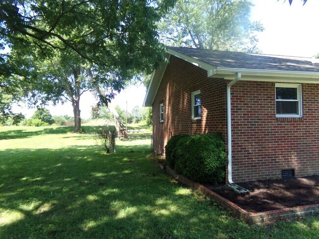 Foto del edificio - 3 Bedroom in Prince George County