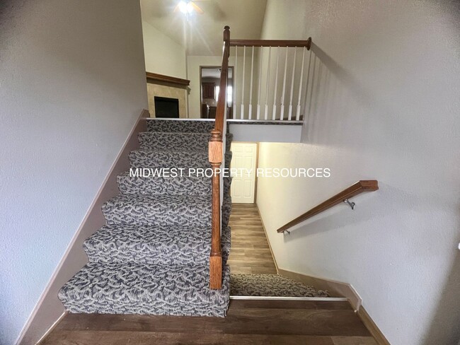 Foto del edificio - Spacious 3 Bedroom, 2 Bath Townhome availa...