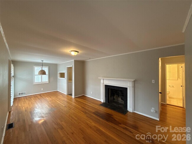 Foto del edificio - 4738 Gilmore Dr