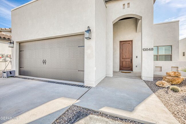 Building Photo - 13848 Paseo del Mar Dr