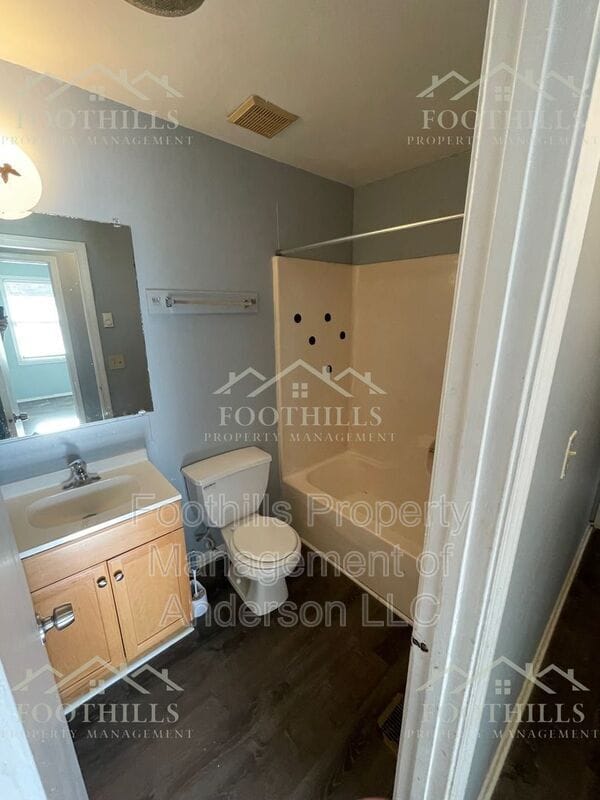 Building Photo - 301 Kingsboro Rd