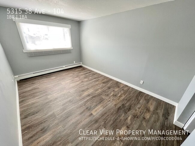 Building Photo - **Showings at (778) 522-2478**  ? Beautifu...