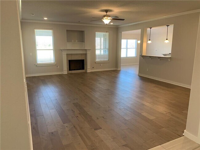 Building Photo - 281 S Geranium Ln