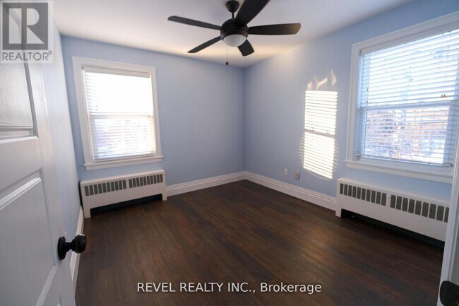 Building Photo - 348 Simcoe St