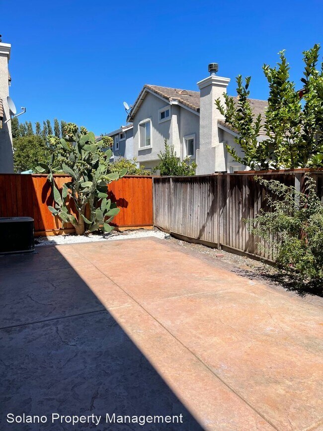 Building Photo - 4 br, 2.5 bath House - 5066 Equestrain Ct