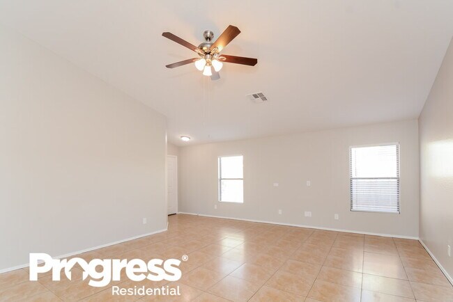 Foto del edificio - 12530 W Willow Ave