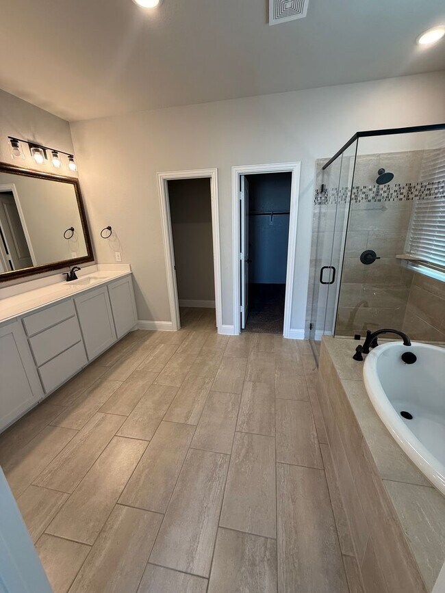 Foto del edificio - ? Stunning 5-Bedroom Home in Ridge Ranch – Space, Style & Flexibility! ?