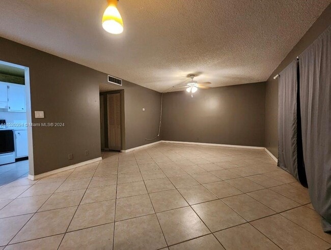 Building Photo - 301 N Pine Island Rd
