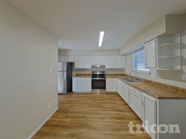 Foto del edificio - 1013 W Anderson Dr