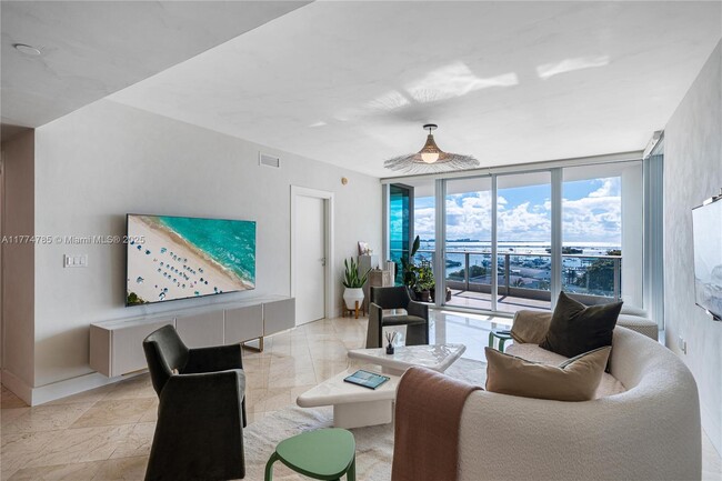 Building Photo - 2627 S Bayshore Dr
