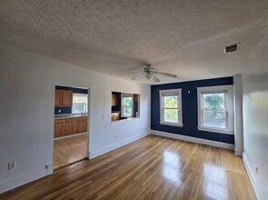 Building Photo - 1421 W 84th St