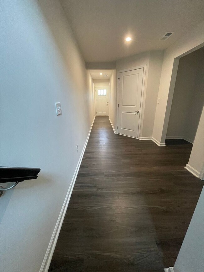 Foto del edificio - 640 Crudent Rd