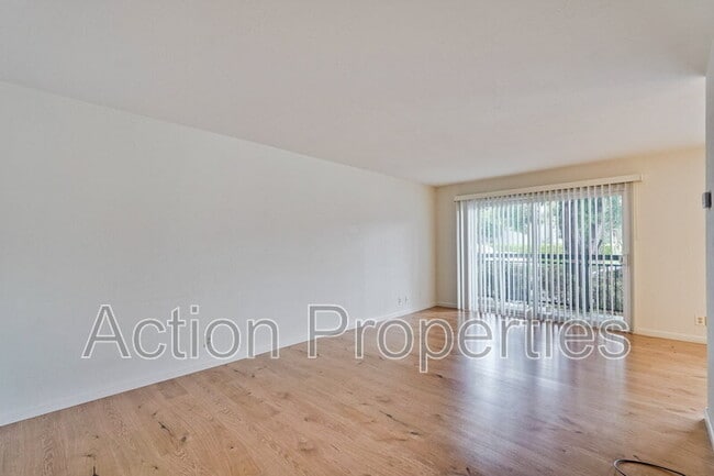 Building Photo - 181 Del Medio Ave