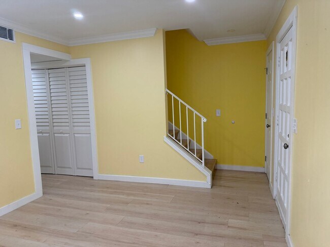 Foto del edificio - Updated Townhouse on the North End of Hilton Head