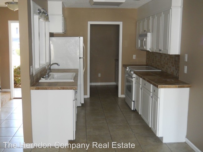 Building Photo - 2 br, 1.5 bath House - 5241 Old US 41 S