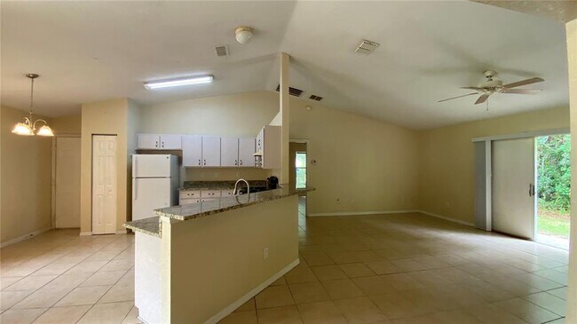 Building Photo - 523 Silver Way Dr