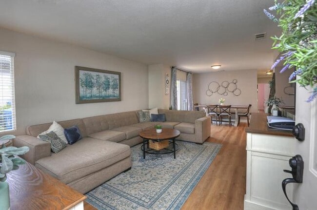 Building Photo - 114 Kalley Dr