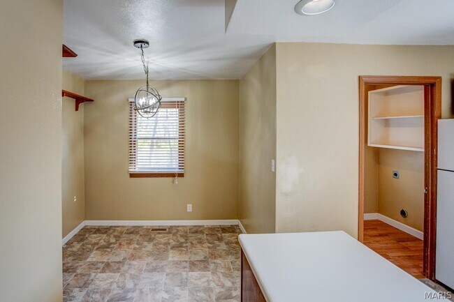 Building Photo - 308 Bobbie Dr