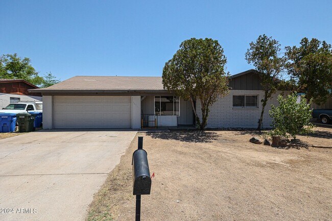 Building Photo - 4631 W Lupine Ave