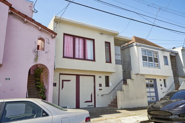 Building Photo - 286 Ney St