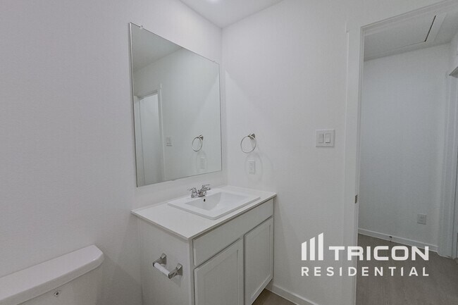 Foto del edificio - 827 Ginkgo Wy