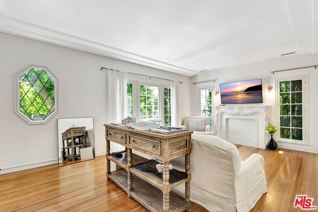 Building Photo - 361 S Doheny Dr