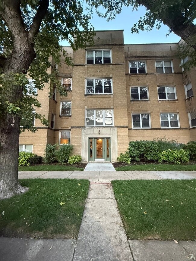 Building Photo - 4309 N Troy St