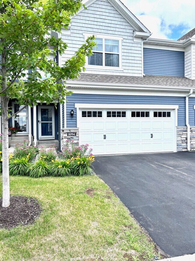 Foto del edificio - 8094 Evergreen Ln N