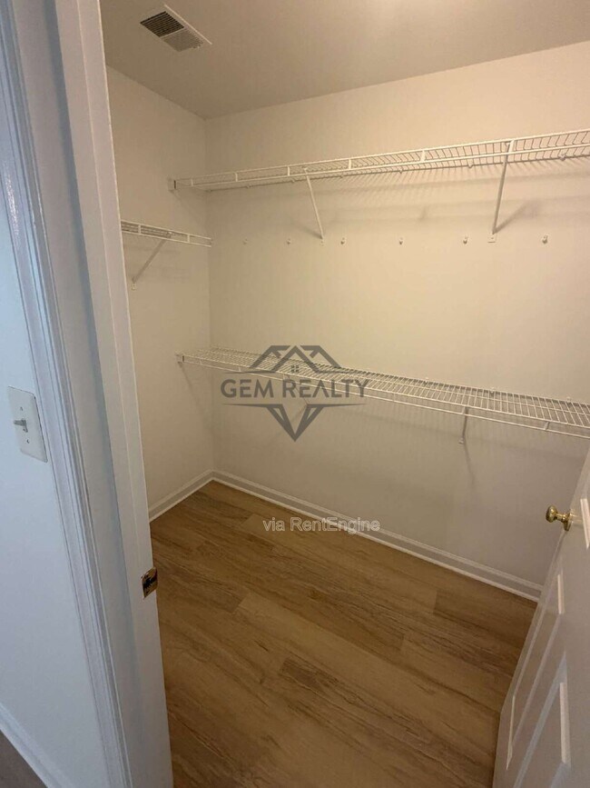 Foto del edificio - 4710 Turnberry Dr