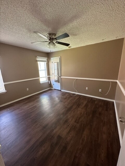 Foto del edificio - 5907 Fordham Dr