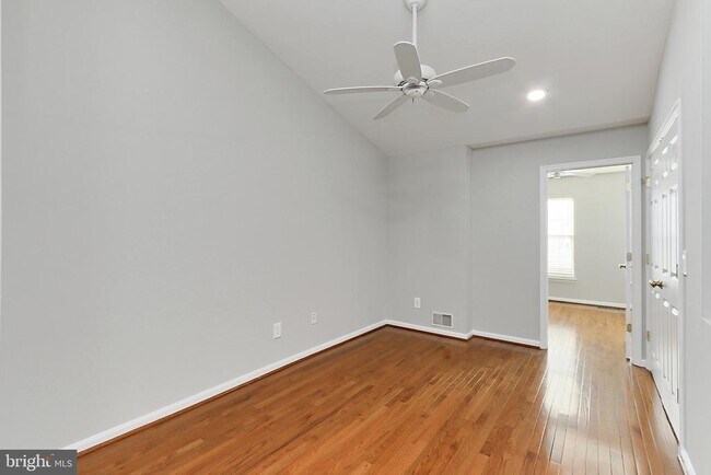 Foto del edificio - 26143 Nimbleton Square