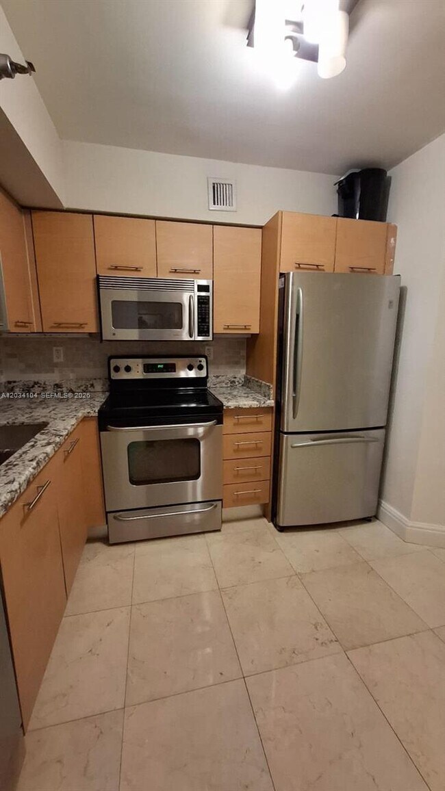 Foto del edificio - 3300 NE 191st St