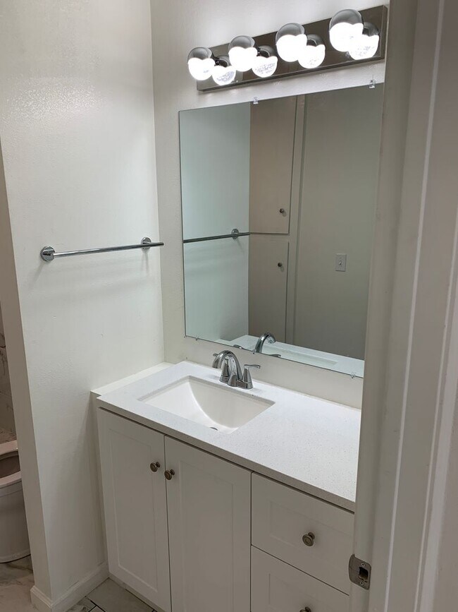 Building Photo - LABOR DAY SPECIAL - 2 WEEKS FREE RENT!!