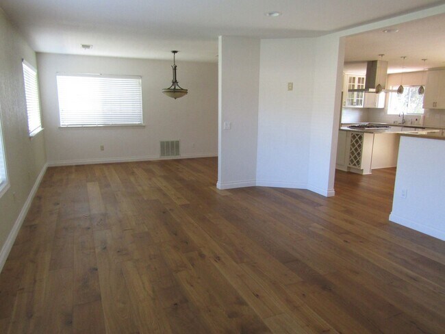 Building Photo - 5 br, 3 bath House - 311 Pablo Lane