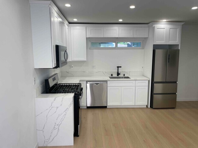 Building Photo - 6916 McLaren Ave