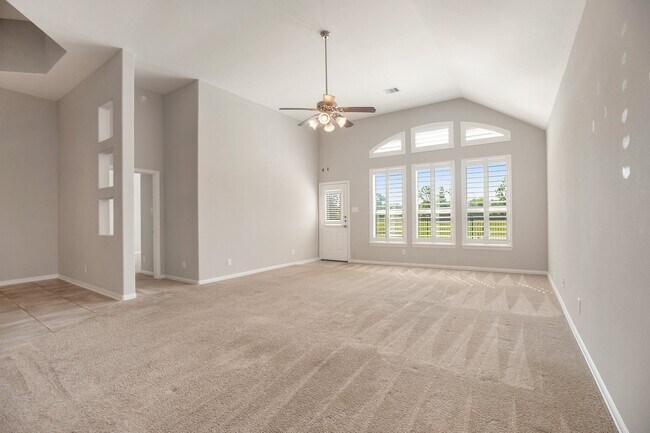 Foto del edificio - 2502 Bay Hill Dr