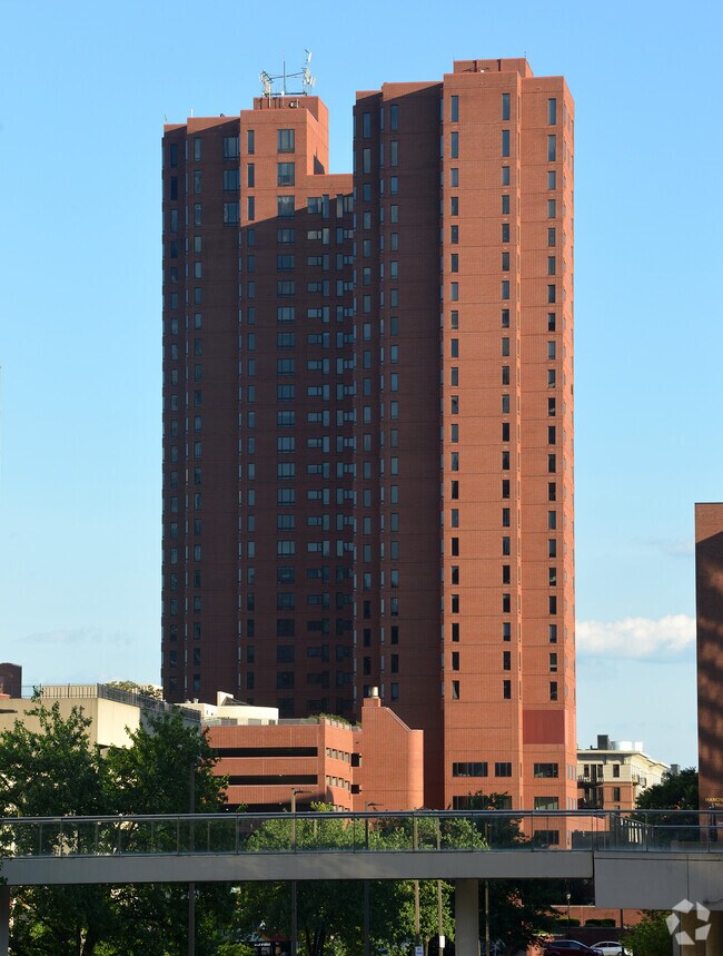 The Towers at Harbor Court Apartments in Baltimore, MD