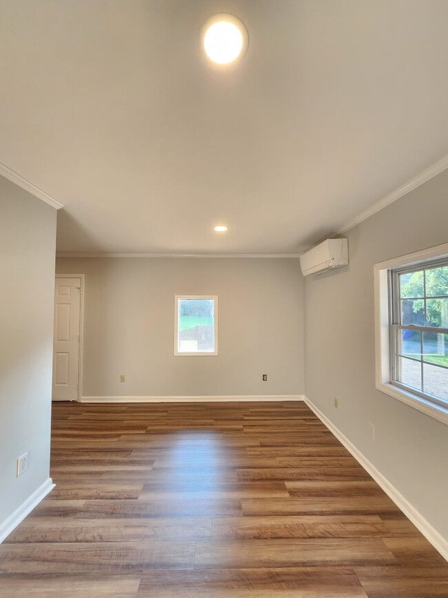 Building Photo - Asheville Rental!