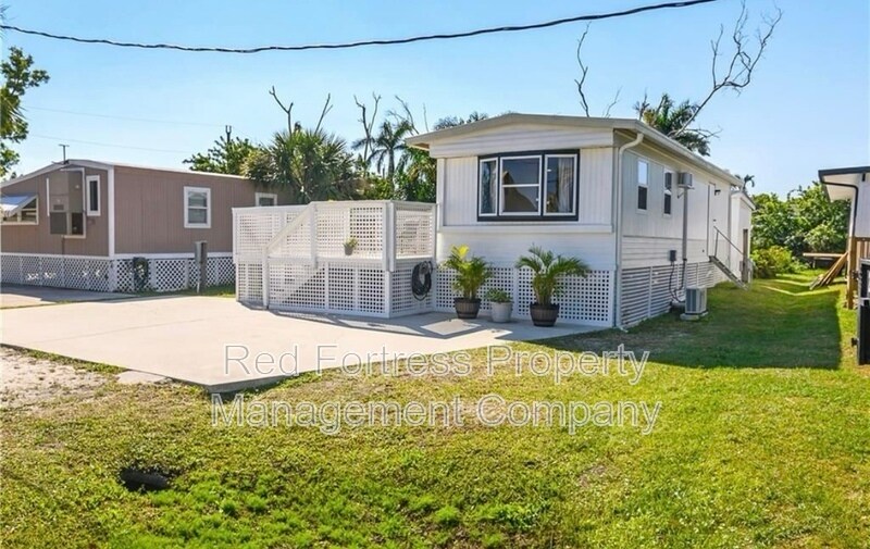 Primary Photo - 5667 Pine Island Rd NW