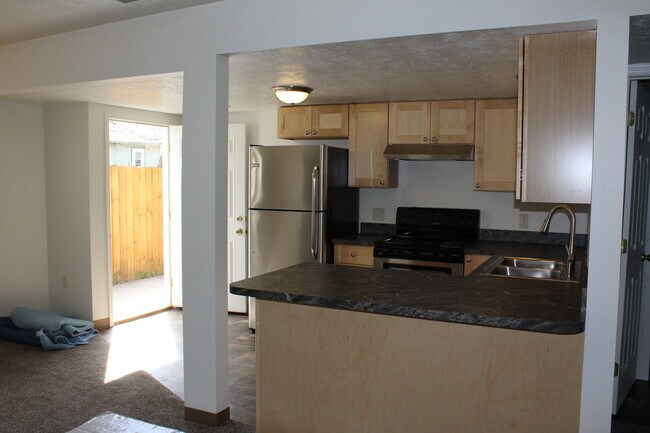 Building Photo - 716 8th Ave S