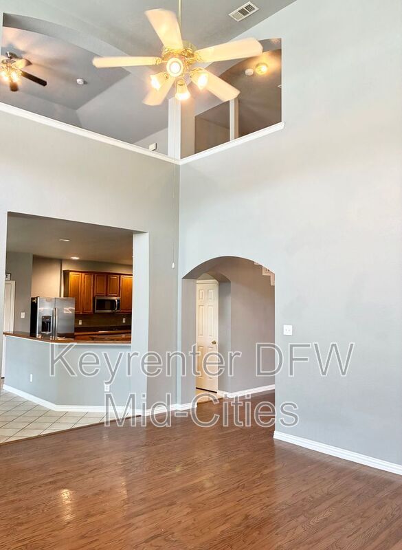 Building Photo - 409 Royal Crest Dr