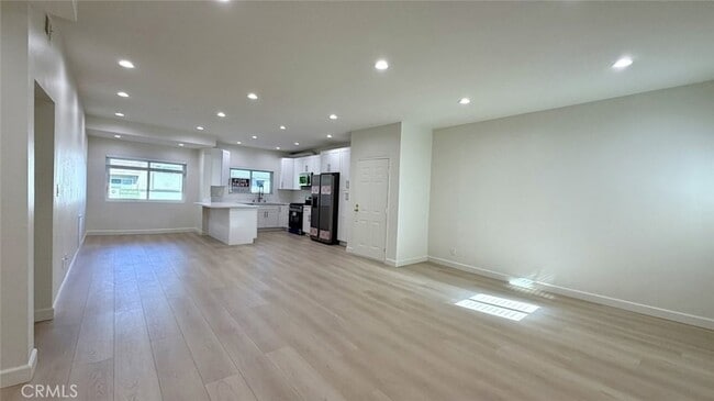 Building Photo - 310 E Providencia Ave