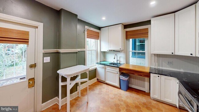 Foto del edificio - 8514 Shawnee St